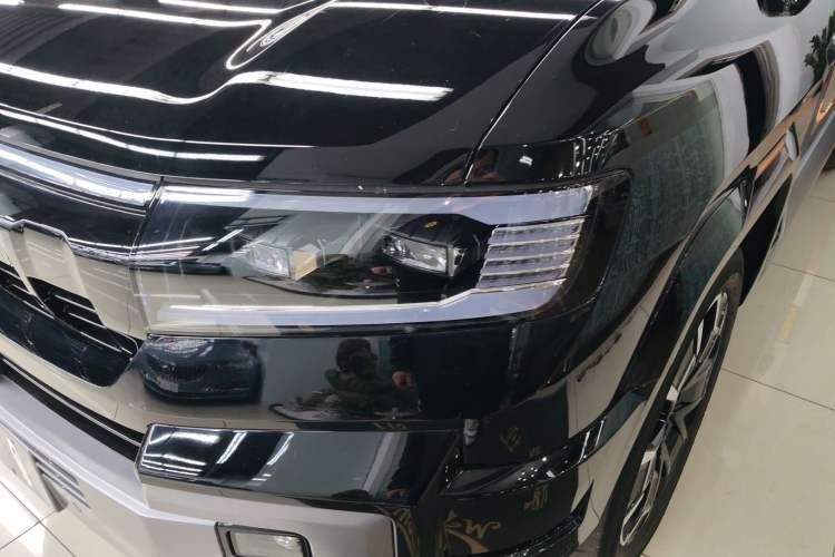 Used Formula Leopard Leopard 8 2025 Smart & Bold Luxury Version 7 Seats