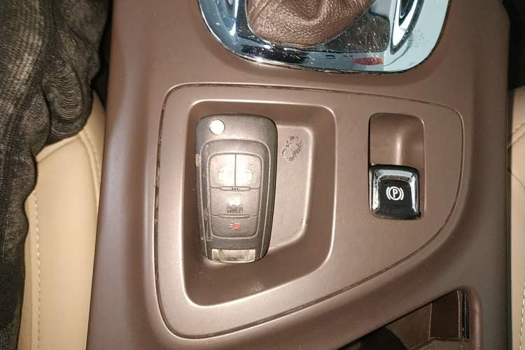 Used Buick Regal 2015 2.0L Elite Fashion Edition Vehicle Key