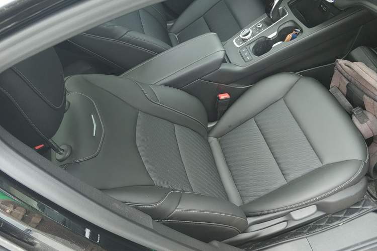 Used Cadillac XT4 2022 28T Two-Wheel Drive Fashion Edition Right Front Seat