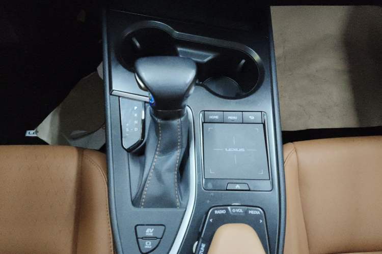 Used Lexus UX 2020 260h Explore-Cool Edition Gear Lever