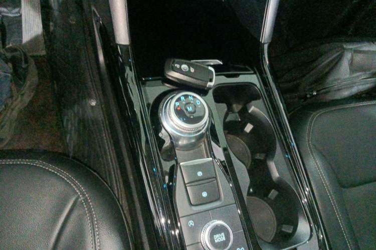 Used Ford Explorer 2020 EcoBoost 285 Four-Wheel Drive Trend Edition 6 Seats Gear Lever