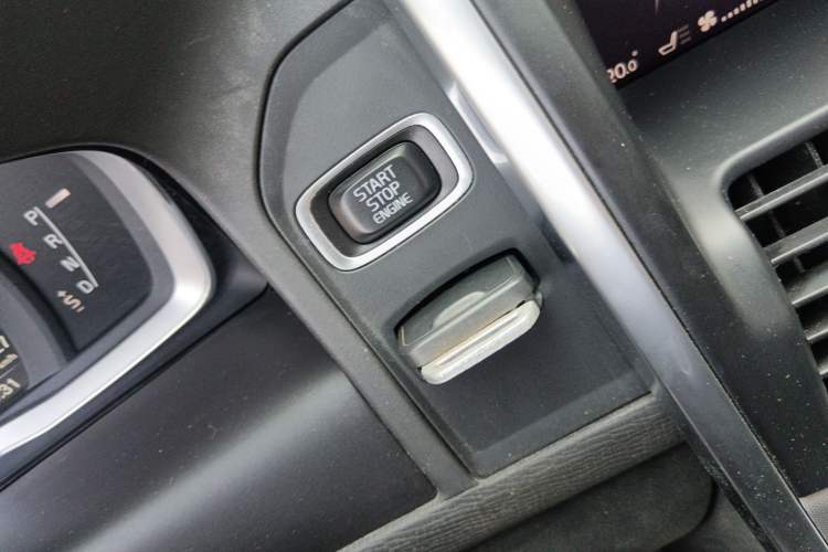 Used Volvo XC60 2017 T5 AWD Smart Upgrade Edition
