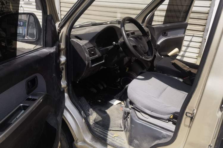 Used Wuling Rongguang 2021 1.5L Extended Standard Model Enclosed-Window Vehicle, Air-Conditioned Version, 2-seater LAR Interior 3