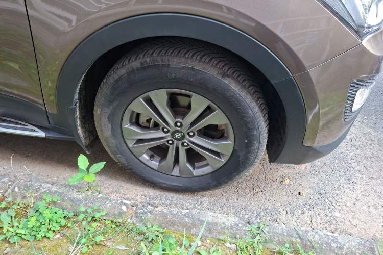 Used Hyundai Santa Fe 2013 Revised Version 2.4L Automatic All-Wheel Drive Smart Type Right Front Wheel Hub