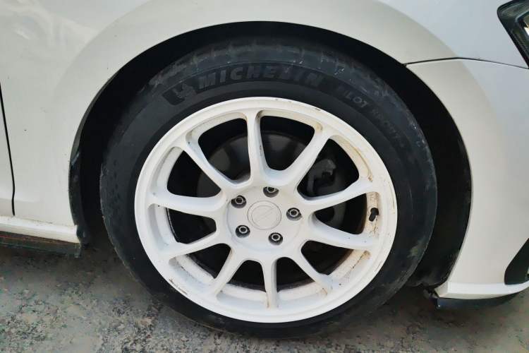 Used Volkswagen Golf 2019 280TSI DSG R-Line China VI Standard Right Front Wheel Hub