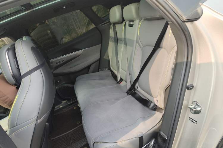 Used Lynk & Co 08 EM-P 2023 120km Long-Range Halo