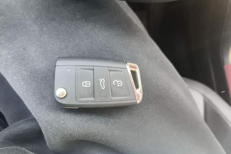 Used Volkswagen Tiguan L 2017 330TSI Automatic Two-Wheel Drive Luxury Edition Vehicle Key