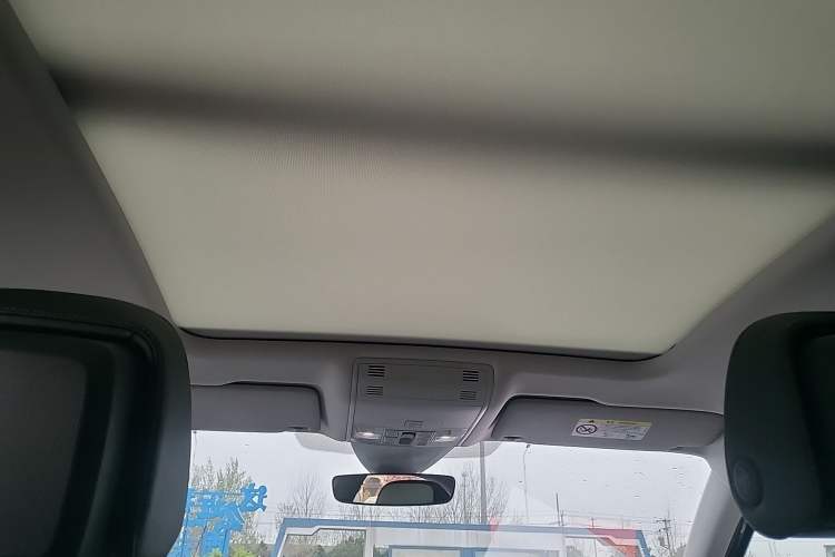 Used Volkswagen Magotan 2025 Zhongxiang Version 330TSI DSG Luxury Edition Headliner