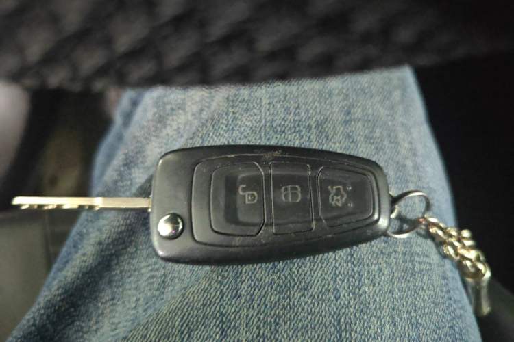 Used Ford Focus 2015 Sedan EcoBoost 125 Automatic Supreme Style Edition Vehicle Key