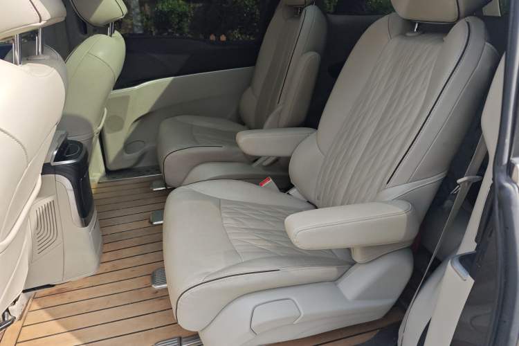 Used Buick GL8 2021 Land Cruiser Executive 652T Premium Model