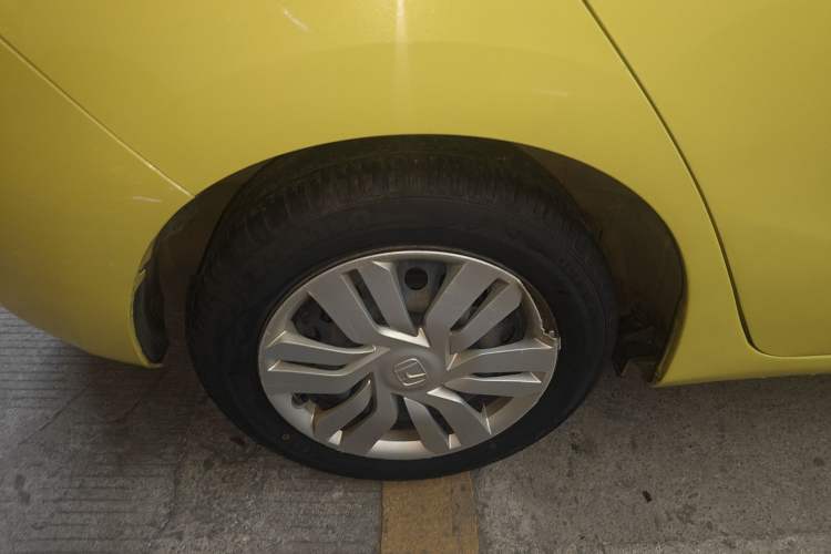 Used Honda Fit 2014 1.5L LX CVT Comfort Model Right Rear Wheel Hub