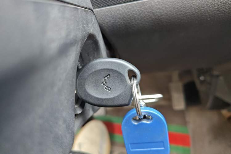 Used Wuling Rongguang 2021 1.5L Extended Basic Window-Sealed 5-Seat L3C Car Vehicle Key