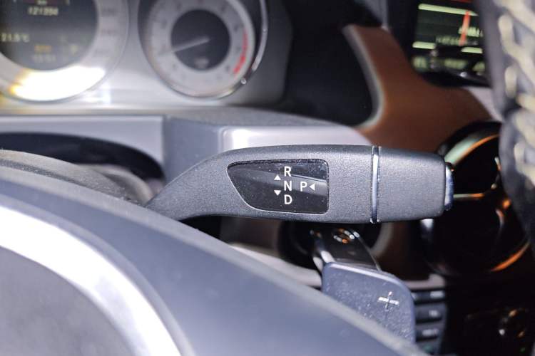 Used Mercedes-Benz GLK-Class 2014 GLK 260 4MATIC Dynamic Model Gear Lever