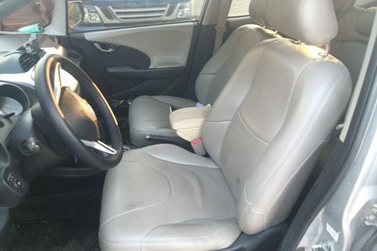 Used Honda Fit 2011 1.3L automatic comfort version
