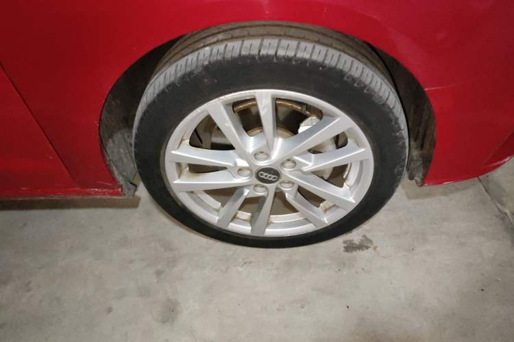 Used Audi A3 2020 Restyled Sportback 35 TFSI Entry-Level China VI Emission Standard Right Front Wheel Hub