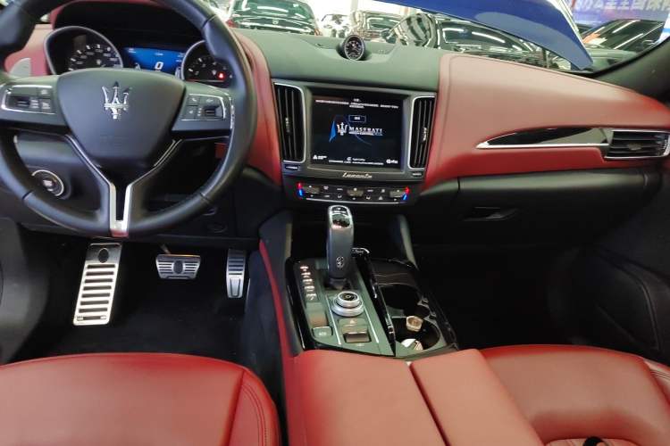 Used Maserati Levante 2018 3.0T Classic Edition Audio And AC Panel