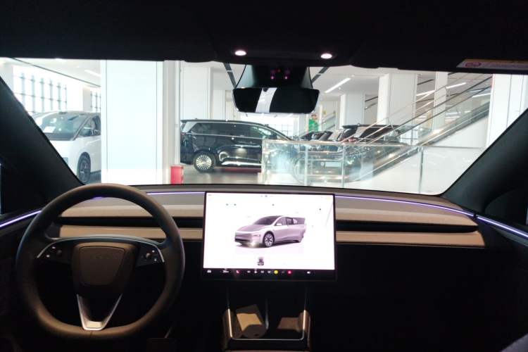 Used Tesla Model Y L 2025 Model Long-Range All-Wheel-Drive Version