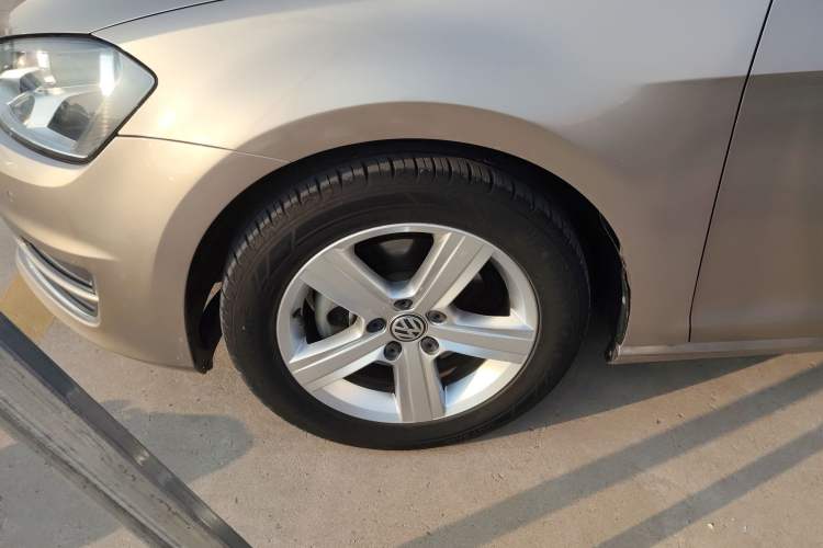 Used Volkswagen Golf 2017 1.6L Automatic Comfort Million-Vehicle Anniversary Edition