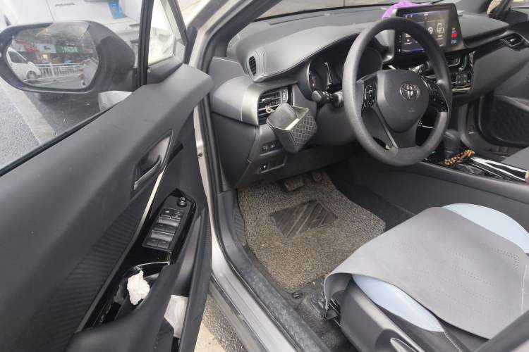 Used Toyota IZOA 2020 2.0L Yi Xiang CARE
