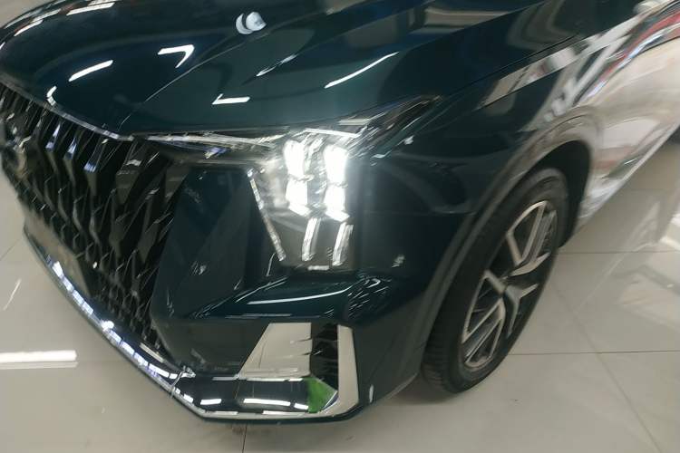 Used GAC Trumpchi ES9 2024 PHEV with 143 km Max Left Front Headlight