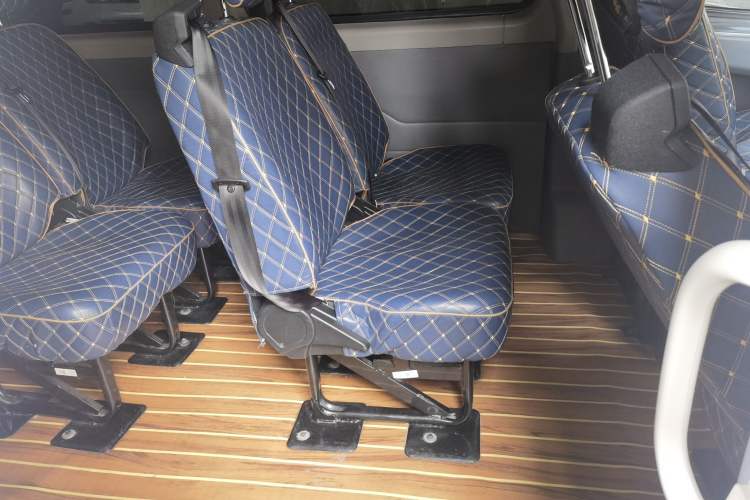 Used SAIC MAXUS Xintu V80 2021 2.0T PLUS Manual City Edition Short Wheelbase Ultra-Low Roof—7/8/9-Seater Left Rear Seat