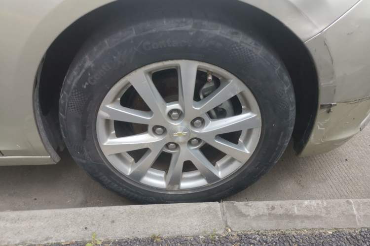 Used Chevrolet Malibu 2014 2.0L Automatic Luxury Edition Right Front Wheel Hub