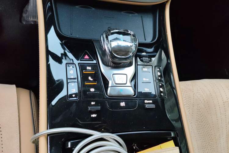 Used Denza D9 2024 DM-i 980 Four-Wheel Drive Prestige Model
