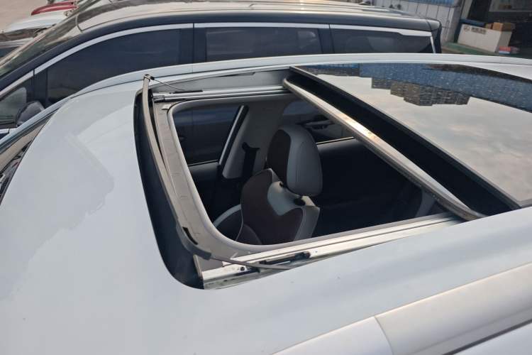 Used Geely Auto Emgrand X7 Sport 2022 1.8TD DCT Zhiya Trim Roof