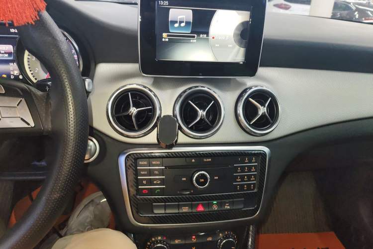 Used Mercedes-Benz GLA 2016 GLA 200 Sport Edition Audio And AC Panel