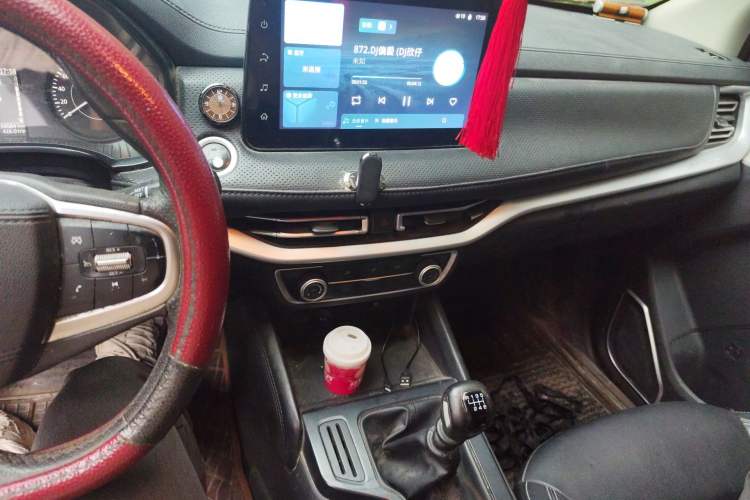 Used JMC Yuhu 7 2022 2.0T Manual Diesel Two-Wheel Drive Comfort Plus Long Wheelbase Audio And AC Panel