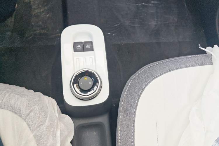 Used Geely Galaxy Panda 2025 210 km – Yuanqi Bear Gear Lever