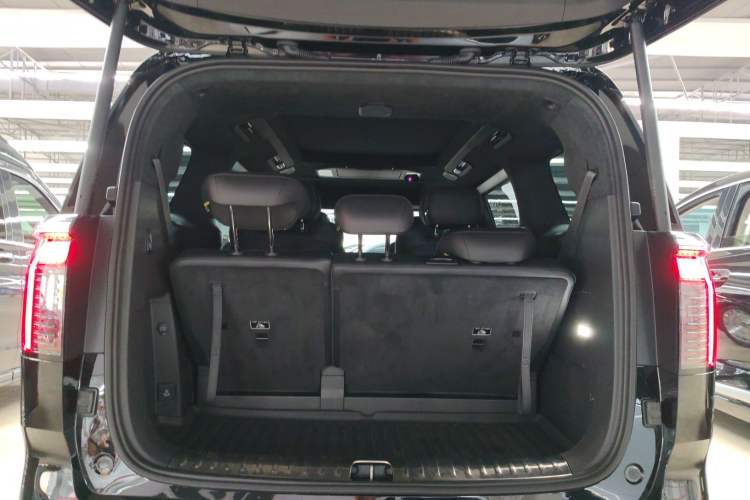 Used Zeekr 009 2024 7-Seater Aisle Version 108 kWh Trunk