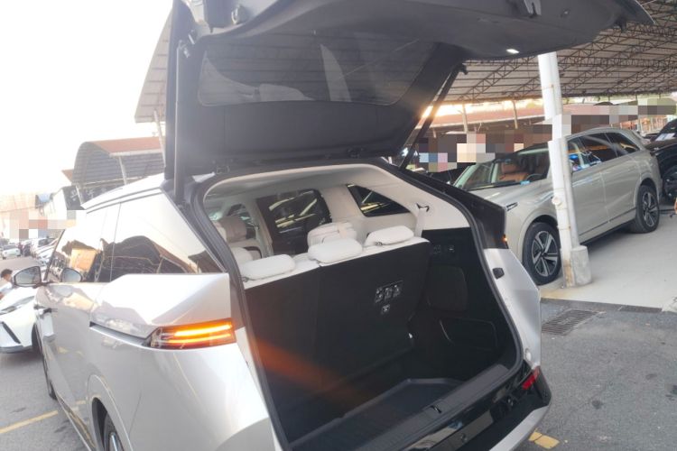 Used XPeng X9 2024 702 Ultra-Long Range Pro