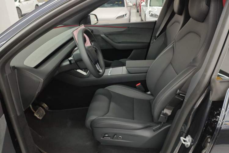 Used Tesla Model Y L 2025 Model Long-Range All-Wheel-Drive Version