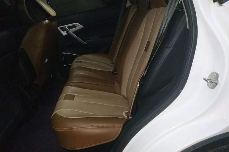 Used Geely Auto Emgrand X7 Sport 2018 1.8TD Automatic Two-Wheel Drive Smart Connect 4G Internet Edition Left Rear Seat