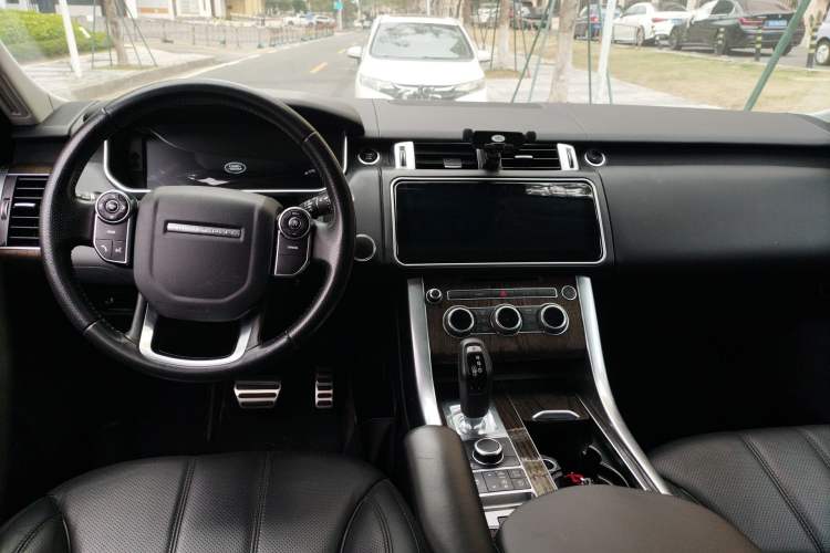 Used Land Rover Range Sport 2014 3.0 SC V6 HSE DYNAMIC Center Console