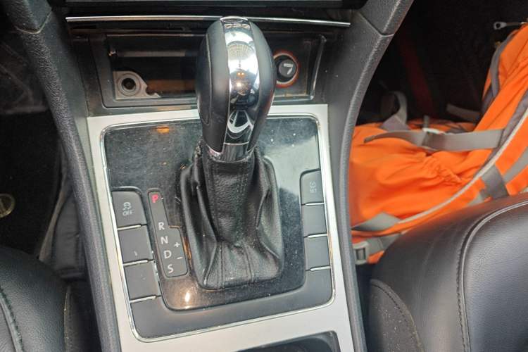 Used Volkswagen Passat 2015 1.8TSI DSG Prestige Edition Gear Lever