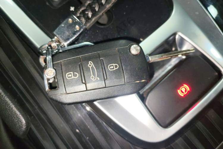 Used Peugeot 3008 2015 2.0L Automatic Trend Edition
