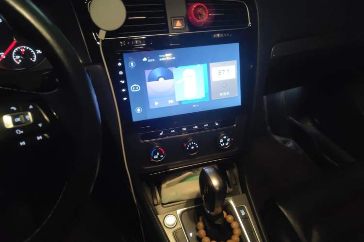 Used Volkswagen Golf 2014 1.4TSI Automatic Luxury Model Audio And AC Panel