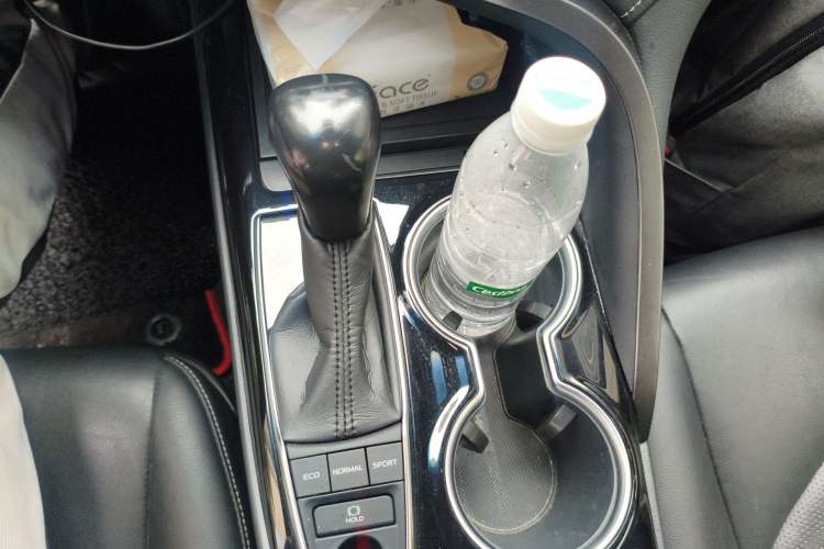 Used Toyota Camry 2018 2.5S Fēngshàng Edition Gear Lever