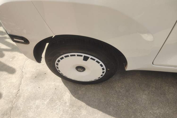 Used Chery QQ Ice Cream 2025 205km Qi Energy Version Right Rear Wheel Hub