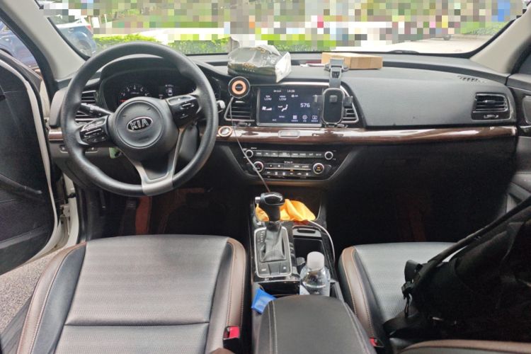 Used Kia K3 (Kai Shen) 2017 1.8L Automatic GLS Center Console