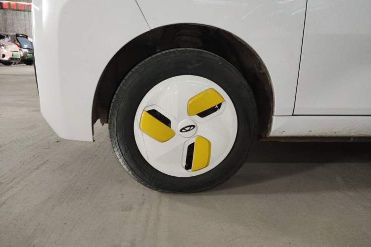 Used Chery QQ Ice Cream 2022 170km Sundae Phosphate Lithium-Ion