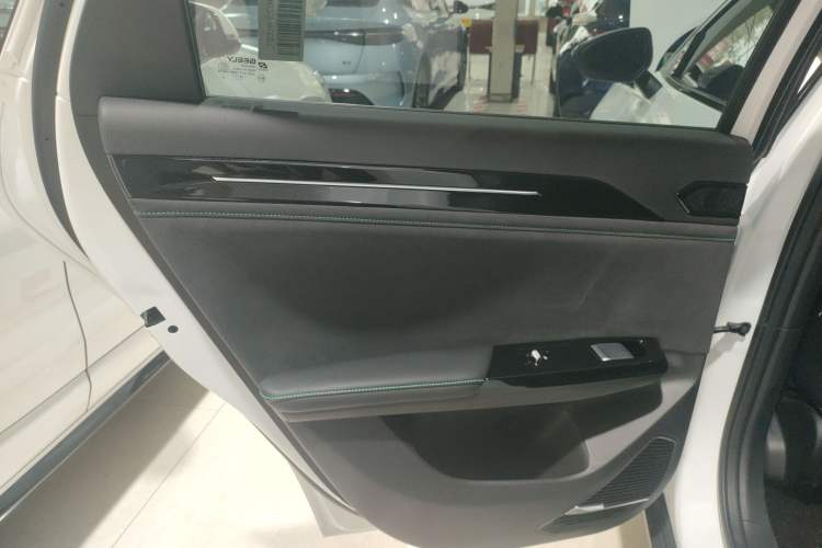 Used Geely Galaxy L6 2024 125km Creative Edition
