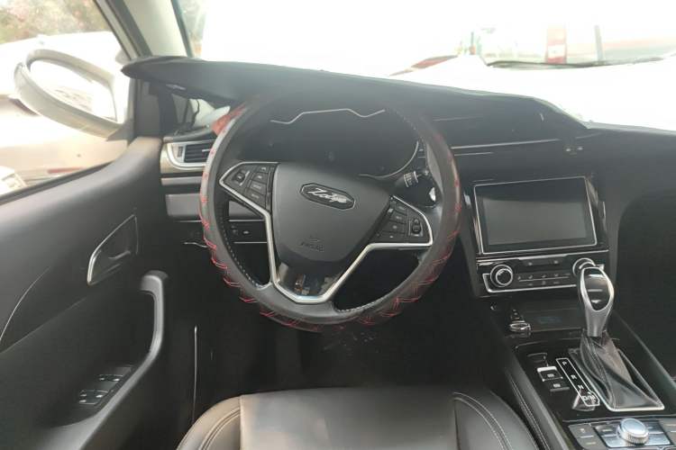 Used Zotye Z560 2017 1.5T CVT Luxury Model
