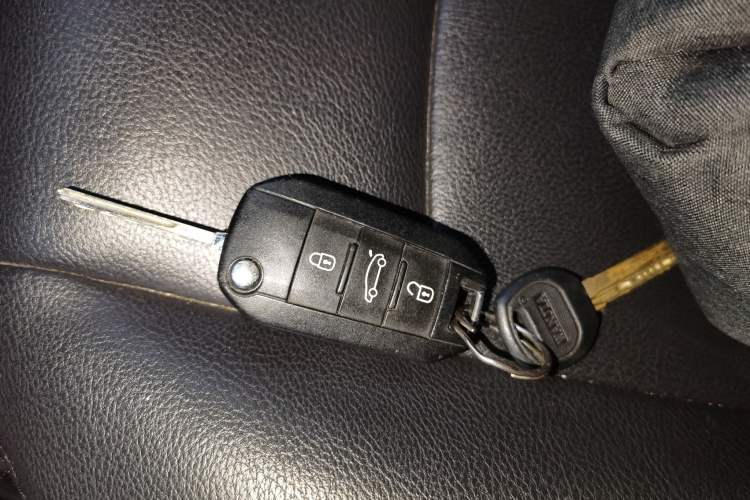 Used Citroen Elysee 2014 1.6L Automatic Fashion Model