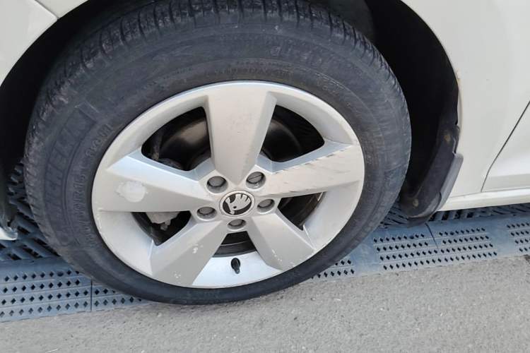 Used Skoda Rapid 2013 1.6L Automatic Smart Selection Model
