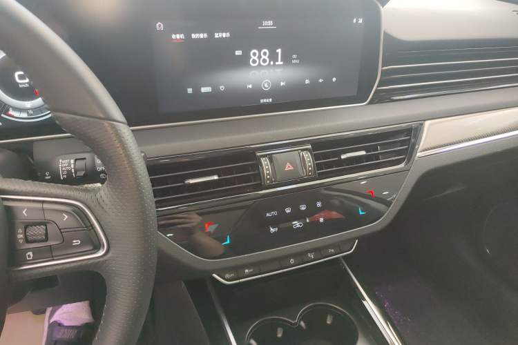 Used Hongqi HS5 2019 2.0T Smart Connect Flagship Edition Audio And AC Panel