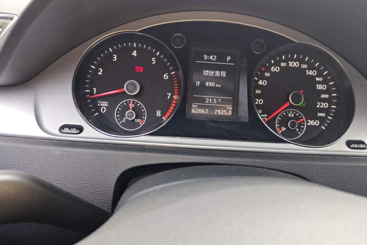 Used Volkswagen Magotan 2016 1.8TSI Smart Comfort Model Odometer Close Up