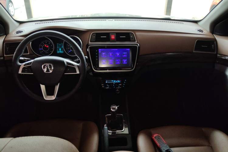Used BAIC Weiwang S50 2016 1.5T Manual Joyful Luxury Edition Center Console
